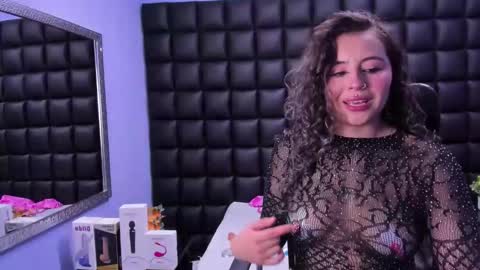 Snapshot of tiny_love_ chatting on 09/28/25, 03:34 tiny online show from 09/28/25, 03:34