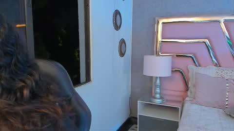 Thomm  Independent Model online show from 02/04/26, 11:53