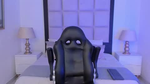 Snapshot of tiny_thomm chatting on 03/15/26, 10:38 Thomm Independent Model online show from 03/15/26, 10:38