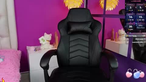 tiny_vixen_ online show from 02/21/25, 07:43