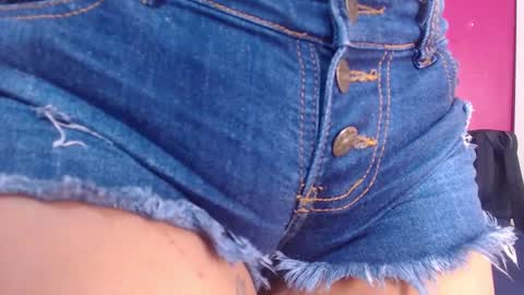 tiny_whore18 online show from 10/16/25, 04:30