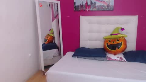 tiny_whore18 online show from 11/15/25, 10:12