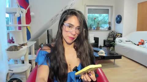 Tiny online show from 09/11/25, 04:56