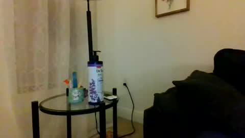 Snapshot of tinyassbossymilf chatting on 10/21/25, 06:14 tinyassbossymilf online show from 10/21/25, 06:14