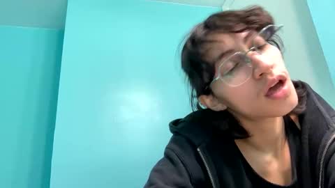 tinyhairycherry online show from 10/21/25, 04:24