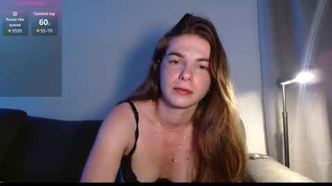 Snapshot of tinyheat chatting on 04/07/26, 11:48 Tiny online show from 04/07/26, 11:48