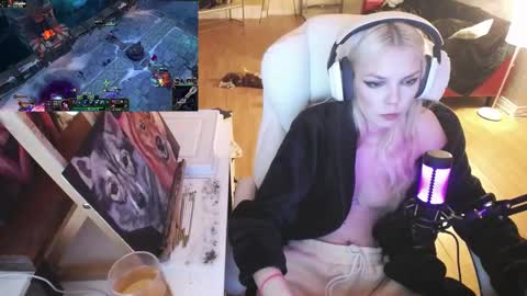 stage Kylie Sinner  brand CLITBAIT online show from 02/11/25, 03:08