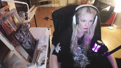 stage Kylie Sinner  brand CLITBAIT online show from 02/20/25, 06:06