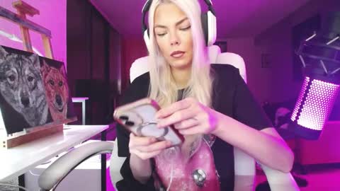 stage Kylie Sinner  brand CLITBAIT online show from 10/23/25, 10:52