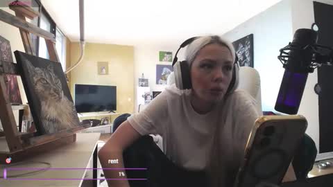 stage Kylie Sinner  brand CLITBAIT online show from 03/02/26, 07:32