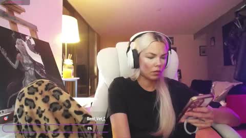 Snapshot of tinykylie chatting on 05/23/26, 07:46 stage Kylie Sinner brand CLITBAIT online show from 05/23/26, 07:46