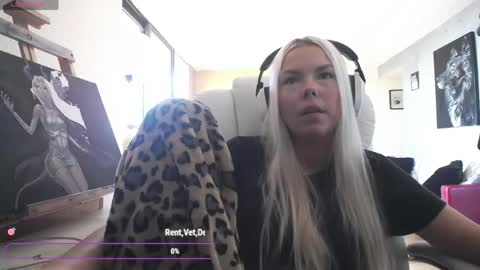Snapshot of tinykylie chatting on 05/23/26, 07:51 stage Kylie Sinner brand CLITBAIT online show from 05/23/26, 07:51