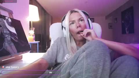 Snapshot of tinykylie chatting on 05/29/26, 02:31 stage Kylie Sinner brand CLITBAIT online show from 05/29/26, 02:31