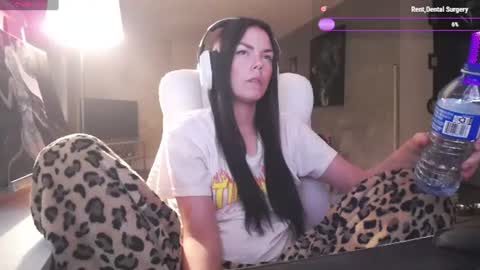 Snapshot of tinykylie chatting on 06/22/26, 03:25 stage Kylie Sinner brand CLITBAIT online show from 06/22/26, 03:25