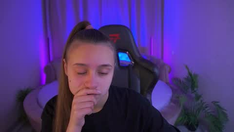 tinynataliee online show from 11/24/25, 07:08