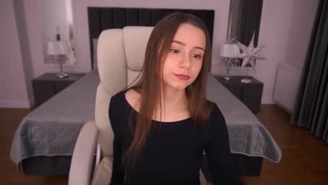 tinynataliee online show from 12/15/25, 02:38