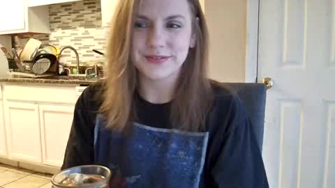 Snapshot of tinywithtiddies chatting on 12/16/25, 12:54 tinywithtiddies online show from 12/16/25, 12:54