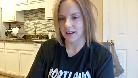 Snapshot of tinywithtiddies chatting on 12/19/25, 01:51 tinywithtiddies online show from 12/19/25, 01:51