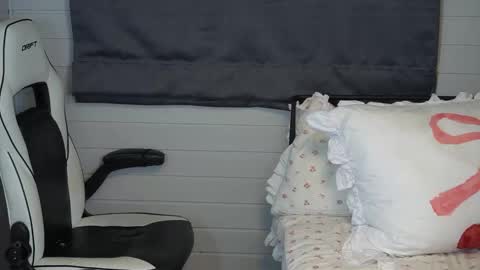 Lili online show from 10/01/25, 07:09