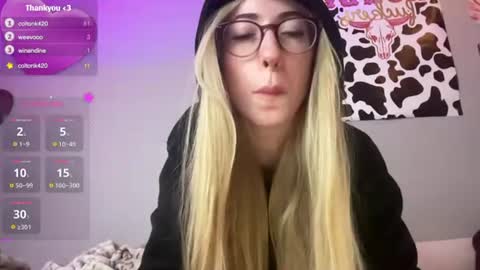 Snapshot of tinyxxdolly chatting on 07/16/26, 04:18 Dolly online show from 07/16/26, 04:18