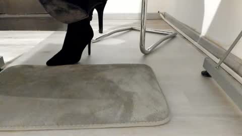 Anna online show from 01/12/25, 02:41