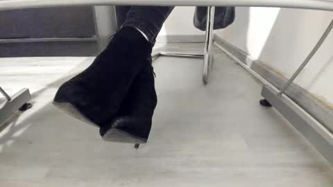 Anna online show from 10/05/25, 05:22