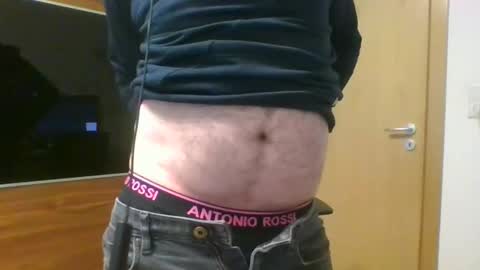 Snapshot of tirolerboy27 chatting on 12/17/24, 01:49 Tirolerboy27 online show from 12/17/24, 01:49