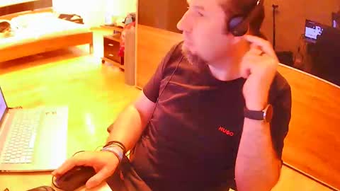 Snapshot of tirolerboy27 chatting on 10/23/25, 08:35 Tirolerboy27 online show from 10/23/25, 08:35