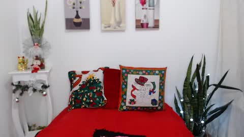 Snapshot of titsbiglovers chatting on 12/15/24, 12:29 DIVA online show from 12/15/24, 12:29