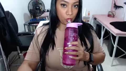 Snapshot of titsbiglovers chatting on 10/22/25, 02:01 DIVA online show from 10/22/25, 02:01