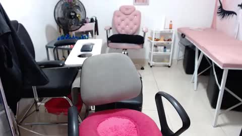 Snapshot of titsbiglovers chatting on 10/23/25, 12:32 DIVA online show from 10/23/25, 12:32