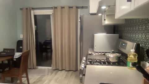 Snapshot of tlayne410 chatting on 02/19/25, 07:06 tlayne410 online show from 02/19/25, 07:06