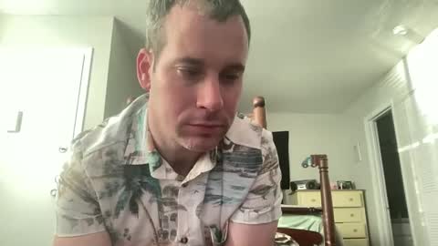 Snapshot of tleigh24 chatting on 12/24/24, 10:06 tleigh24 online show from 12/24/24, 10:06