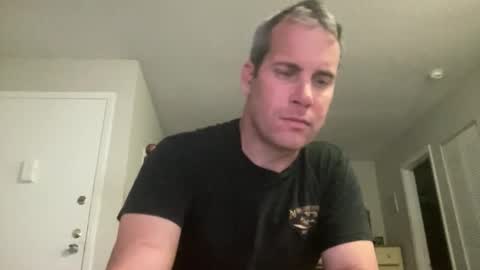 Snapshot of tleigh24 chatting on 12/17/25, 12:38 tleigh24 online show from 12/17/25, 12:38