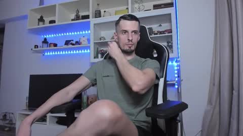 Snapshot of toddclaytonn chatting on 11/06/25, 02:12 Todd online show from 11/06/25, 02:12