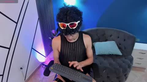 todoroki_g online show from 11/17/25, 12:00