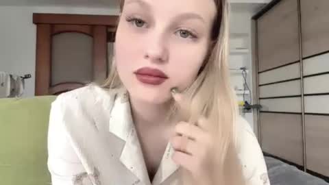 Snapshot of toimalahan chatting on 04/20/26, 08:06 Nina online show from 04/20/26, 08:06