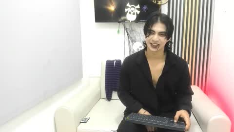 toji lee online show from 11/01/25, 03:19