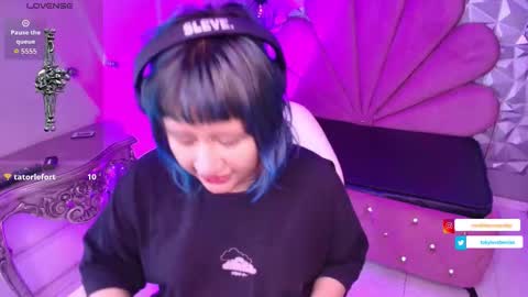 toky         online show from 11/19/25, 07:47