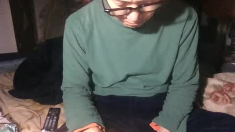 small man online show from 11/16/25, 03:39