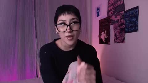  Halsey  Sofii  online show from 12/15/25, 04:06