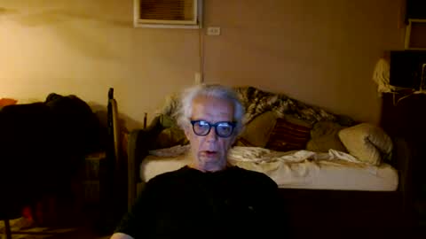 Snapshot of tom112292014 chatting on 06/13/26, 02:42 tom112292014 online show from 06/13/26, 02:42