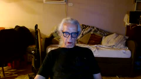 Snapshot of tom112292014 chatting on 06/15/26, 02:47 tom112292014 online show from 06/15/26, 02:47