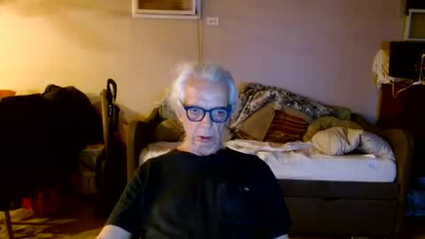 Snapshot of tom112292014 chatting on 06/17/26, 02:36 tom112292014 online show from 06/17/26, 02:36