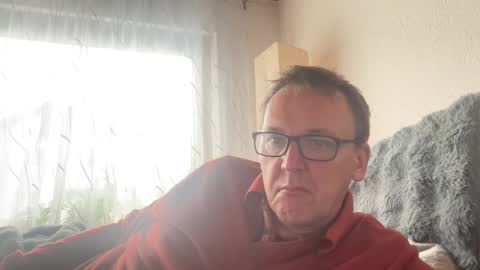 Snapshot of tom6644 chatting on 11/14/25, 01:21 Tom online show from 11/14/25, 01:21