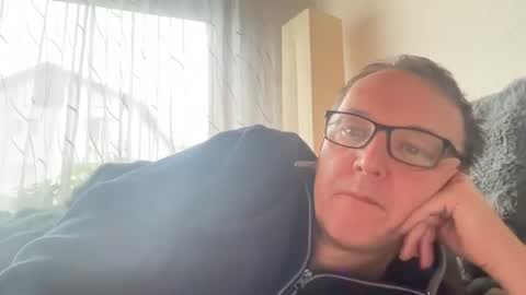 Snapshot of tom6644 chatting on 11/16/25, 12:55 Tom online show from 11/16/25, 12:55