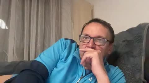 Snapshot of tom6644 chatting on 11/27/25, 05:26 Tom online show from 11/27/25, 05:26