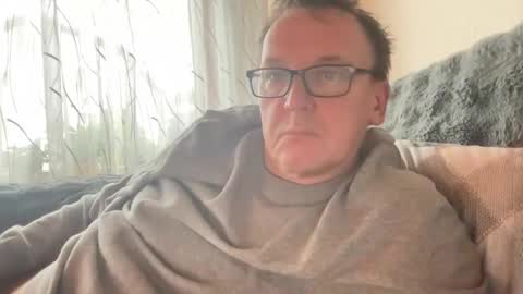 Snapshot of tom6644 chatting on 11/28/25, 02:42 Tom online show from 11/28/25, 02:42