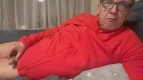 Snapshot of tom6644 chatting on 12/19/25, 07:15 Tom online show from 12/19/25, 07:15