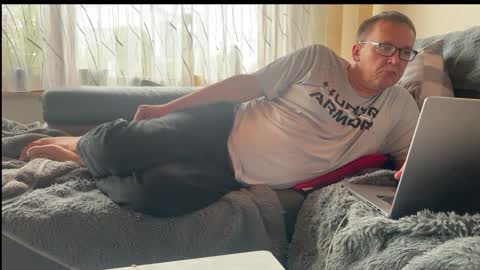 Snapshot of tom6644 chatting on 04/05/26, 07:27 Tom online show from 04/05/26, 07:27